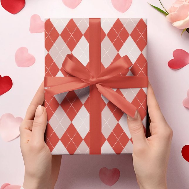 Papier Cadeau Grand Motif de Jacquard rouge et rose vif élégant (Elegant & Trendy Red & Blush Pink Large Diamond Pattern for Her. Argyle with Dotted White Lines.)