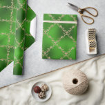 Papier Cadeau Green Christmas Gold Parties scintillant Damask Ca<br><div class="desc">Arrière - plan métallique vert avec motif damassé parties scintillant faux or pour un beau et élégant papier d'emballage cadeau de Noël. Si chic. Beaucoup d'autres papiers complémentaires à mélanger avec ce beau papier. Si joli pour la saison ou pour toute occasion.</div>