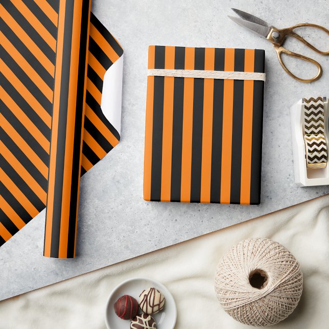 Papier Cadeau Halloween Orange Black Stripes Motif texte personn (Halloween Orange Black Stripes Pattern Custom Text Wrapping Paper)