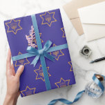 Papier Cadeau Hanoukka Chanukah Star de David Menorah Gold Blue<br><div class="desc">Enveloppez vos cadeaux Hanoukka dans le style avec notre papier d'emballage Star of David Menorah Gold Blue Happy Hanoukka! Ce papier d'emballage est comme une étreinte festive pour vos cadeaux, ornée de l'élégante étoile de David et d'une menorah d'or. C'est la façon parfaite de faire briller vos cadeaux pendant le...</div>