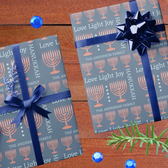 Papier Cadeau Hanoukka Rustic Menorah Love Light Ajouter Un Nom (Love, Light, Joy - custom Hanukkah gift wrap with your name, rustic menorahs and modern typography)