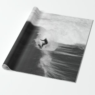 PAPIER CADEAU HOMME SURFANT SUR DE GRANDES VAGUES
