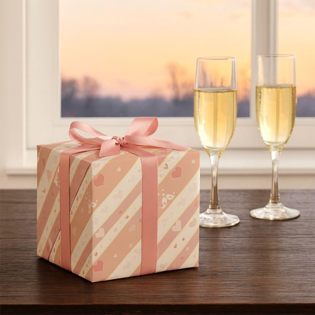 Papier Cadeau Inséparables Coeurs Valentine Motif Enveloppement  (Wrapping paper featuring a striped pattern in warm pink and red with singing love birds and hearts)