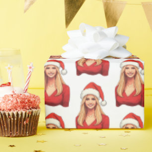 Papier Cadeau Ivanka Trump avec le Père Noël Casquette Joyeux No