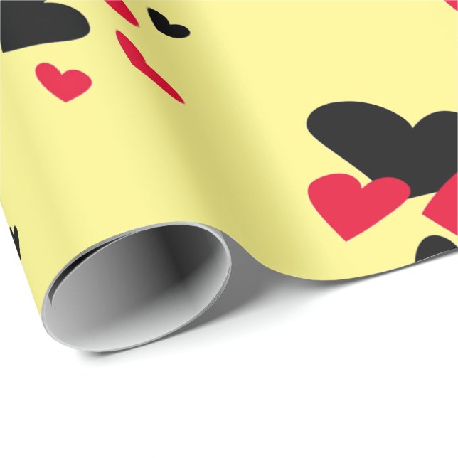 Papier Cadeau Jaune noir et rouge de coeurs (Coin rond)