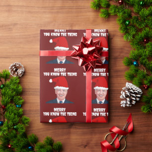PAPIER CADEAU JOE BIDEN PORTANT UN CHAPEAU DE PÈRE NOËL L'OBJET