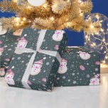 Papier Cadeau Joli Snowmen Snowflakes Green Christmas<br><div class="desc">Ajoutez une touche festive et ludique à vos cadeaux de vacances avec ce charmant papier d'emballage vert de Noël. Le décor vert et éclatant donne le ton d'un design enchanteur avec des bonhommes de neige gais, une végétation luxuriante et des flocons de neige délicats. Ce motif moderne et fantaisiste apporte...</div>