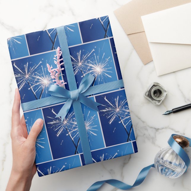 Papier Cadeau Jour d'anniversaire Sparklers sur le bleu (Cadeaux)