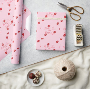 Papier Cadeau Joyeux anniversaire au rouge à lèvres rouge écrit