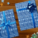 Papier Cadeau Joyeux Bleu Interconfessionnel Nom Chrismukkah<br><div class="desc">Personnalisez celui-ci d'un papier d'emballage Chrismukkah en ajoutant le nom de votre enfant au sapin de Noël bleu clair et au motif Hanoukka Menorah et créez quelque chose de vraiment spécial pour sous l'arbre. Conçu pour les familles inter-religieuses qui fêtent les fêtes chrétiennes et juives, ce joli papier d'emballage avec...</div>