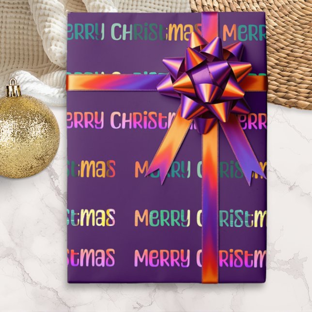 Papier Cadeau Joyeux Noël lettres rétro colorées violet (Festive Christmas wrapping paper in purple, with multicolor "Merry Christmas" pattern in retro style)