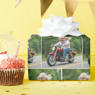 Papier Cadeau Joyeux vieil homme à cheval sur une moto