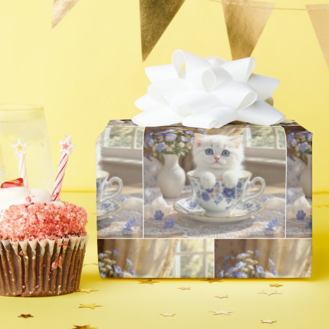 Papier Cadeau Kitten blanc dans une Tea up (Fête d'anniversaire)