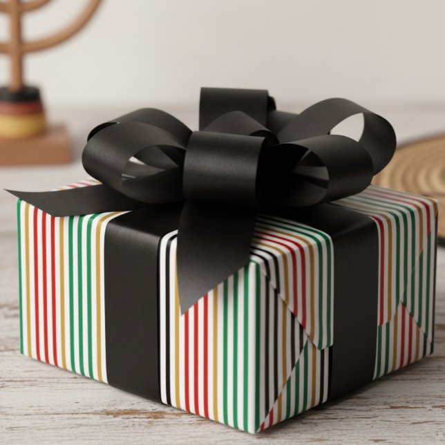 Papier Cadeau Kwanzaa rayé rouge, noir, vert et or (African Kwanzaa Wrapping Paper. Black, Red, Green & Gold Africa Colors Stripes. Thin Striped Lines)