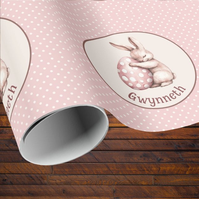 Papier Cadeau Lapin Mignon Enlaçant un Œuf à Monogramme à Points (Créateur téléchargé)