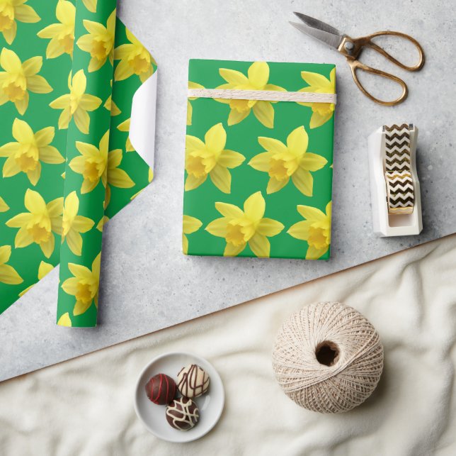 Papier Cadeau Les jonquilles jaunes sur la florale verte (Artisanat)