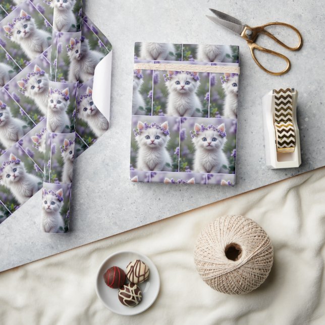 Papier Cadeau Lilac Laurel sur un chaton blanc (Artisanat)