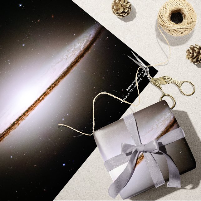 Papier Cadeau Majestic Sombrero Galaxy Hubble Telescope 2004 (Créateur téléchargé)