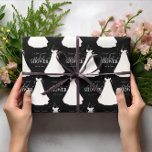 Papier Cadeau Mariée personnalisée avec Fête des mariées longue<br><div class="desc">Le design présente une mariée avec une robe longue et une typographie simple sur un arrière - plan noir. Ce papier d'emballage élégant et simple et personnalisé est parfait pour ces douches nuptiales de retour cadeaux. Il peut être customisé en changeant le nom et la date de l'événement de l'épouse....</div>