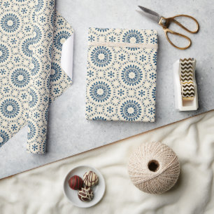 Papier Cadeau Médaillon bleu et crème complexe Carrelage floral