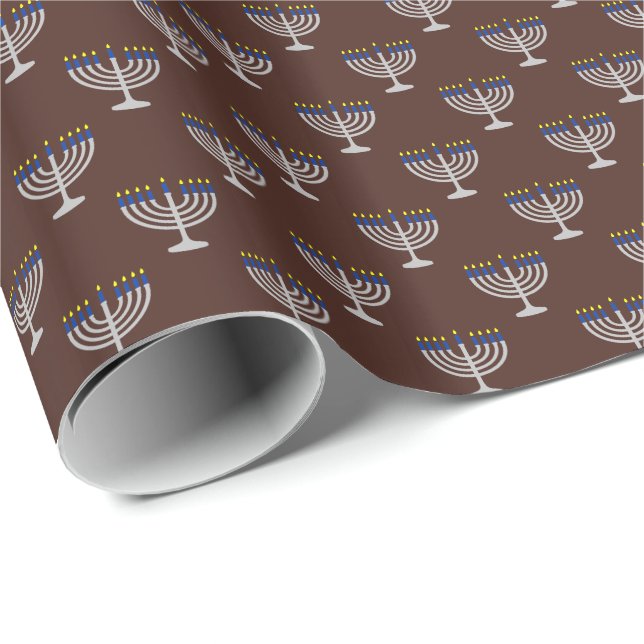 Papier Cadeau Menorah argentée de Hanoukka sur fond marron (Coin rond)