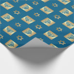 Papier Cadeau Ménorah d'or et étoile de David Fêtes juives<br><div class="desc">Bonne Hanoukka. Gold Foil Star de David et Menorah design Hanoukka,  Rosh Hashanah,  Pâque,  N'importe quel papier cadeau de célébration juive. Cadeaux et cartes disponibles dans la catégorie Jaunes / Hanoukka de notre magasin.</div>