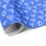 Papier Cadeau Menorah Star de David Hanoukka Motif cadeau bleu<br><div class="desc">Consultez ma boutique pour plus de couleurs et de motifs ! Veuillez également noter comment Zazzle imprime le motif et s'assurer que la taille est correcte pour vos besoins. Ils répètent le motif chaque 36" afin qu'il ne puisse pas s'aligner à vos fins. Ceci est vrai pour tous les modèles...</div>