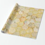 Papier Cadeau Miel Floral Honeycomb Parties scintillant d'or<br><div class="desc">Elégant papier d'emballage rose à ressort doré avec un motif de nid d'abeille,  confetti doré Queen Bee au centre Pour toute occasion comme mariage,  anniversaire,  nouvelle maison,  cadeau de lune de miel,  emballage,  nouveau bébé,  retraites,  événement d'entreprise.</div>