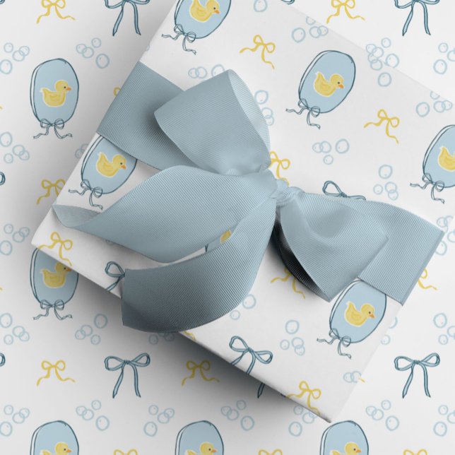 Papier Cadeau Mignonne rencontre Elégant Caoutchouc Ducky Ribbon (Elegant meets cute yellow and blue rubber ducky gift wrapping paper.)