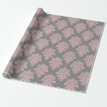 Papier Cadeau Modèle Damas rose et gris<br><div class="desc">Un damas rose très féminin sur un arrière - plan gris.</div>