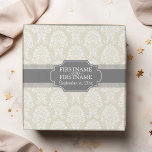 Papier Cadeau Modèle de tissu en beige et en charbon de bois<br><div class="desc">Collection mariage de nombreux articles utilisant un motif vintage et des couleurs neutres. Les couleurs printemps ou été et une variété d'options sont disponibles dans cet ensemble.</div>