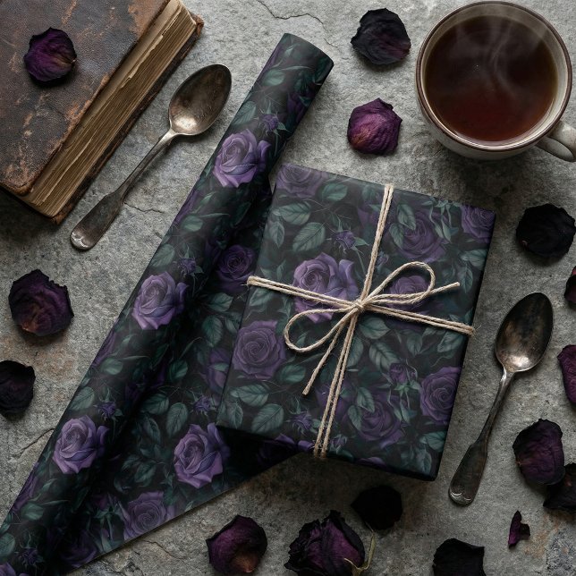 Papier Cadeau Modèle floral gothique foncé avec Roses violets pr (Créateur téléchargé)