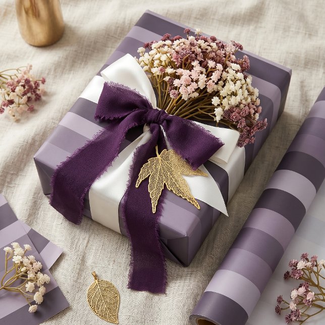 Papier Cadeau Moderna Linear | Chardon et prune fumée (Lifestyle Shot)