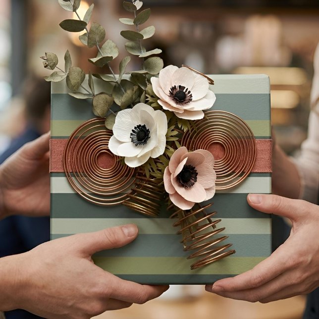 Papier Cadeau Moderna Linear | Sauge âgé et mousse d'hiver (Lifestyle Shot)