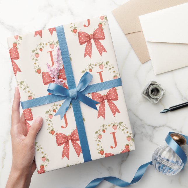 Papier Cadeau Monogramme initiale de couronne de fraises à l'aqu (Cadeaux)