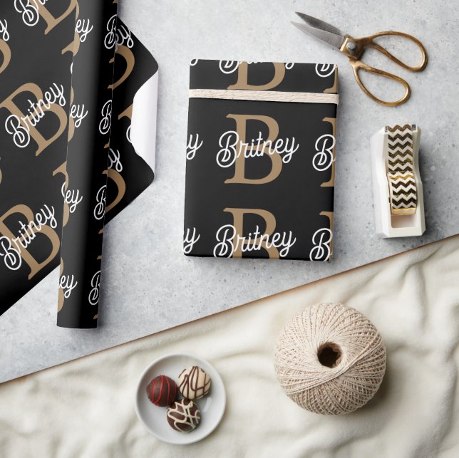 Papier Cadeau Monogramme moderne élégant Nom Black Gold Script (Artisanat)