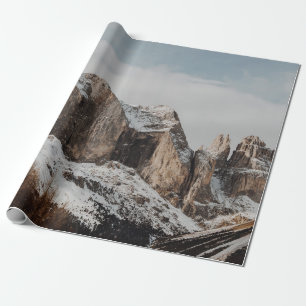 PAPIER CADEAU MONTAGNES ROCHEUSES PRÈS DES PINS