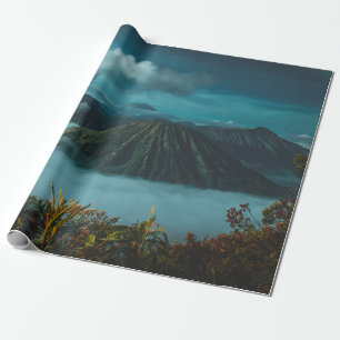 PAPIER CADEAU MONTAGNES VERTES ENTOURÉES DE NUAGES BLANCS