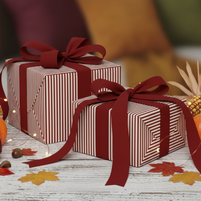 Papier Cadeau Motif à rayures rouge foncé et blanc (Modern & Classic Dark Red Wrapping Paper. Trendy Navy Blue & White Chic Stripes Pattern for Him.)