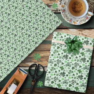 Papier Cadeau Motif de cœurs de trèfle vert clair ludique celtiq