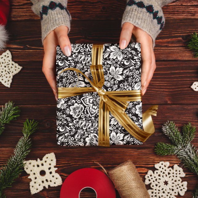 Papier Cadeau Motif de Damas florales blanches et noires (Créateur téléchargé)