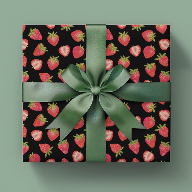 Papier Cadeau Motif Fraise d'Été (Strawberry pattern wrapping paper on black background.)
