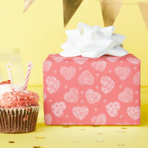 Papier Cadeau Motif Romantique de Cœurs et de Roses sur Fond Ros