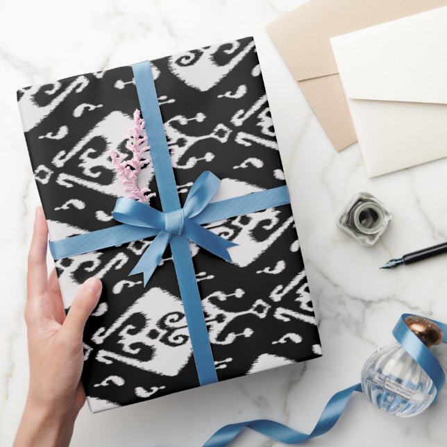 Papier Cadeau Motif tribal d'ikat noir et blanc frais (Cadeaux)