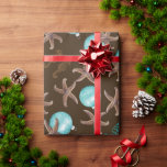 Papier Cadeau Motif tropical Sea Life Noël Brown<br><div class="desc">Papier d'emballage cadeau de Noël tropical avec étoiles de mer,  chevaux de mer et boules d'eau bleue ornements imprimés sur couleur chocolat foncé.</div>