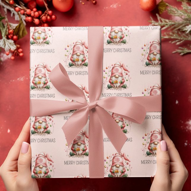 Papier Cadeau Noël Gnome Rose mignon (Cute pink gnome wrapping paper is the perfect addition to your pink or pastel holiday decor.)