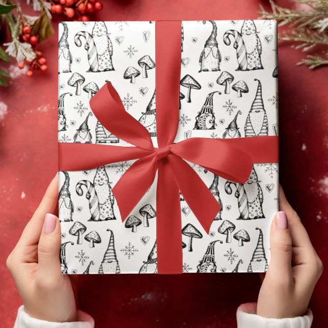 Papier Cadeau Noël noir et blanc Gnome (Whimsical Christmas Gnomes Hand Drawn in Black Ink. Cute Black and White Holiday Pattern.)