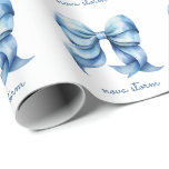 Papier Cadeau Nœud Bleu Tendance Personnalisé Avec Monogramme de<br><div class="desc">Élevez votre façon d'offrir des cadeaux avec notre papier d'emballage personnalisé au ruban bleu tendance, où le charme classique rencontre le design contemporain. Ce papier d'emballage présente un ruban aquarellé magnifiquement illustré, capturant l'essence de l'esthétique coquette tendance. Le monogramme de nom personnalisé ajoute une touche sur mesure, rendant chaque cadeau...</div>
