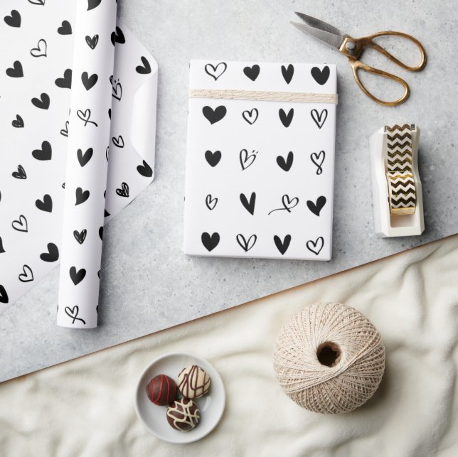 Papier Cadeau Noir Blanc tendance à la main des Coeurs de Saint- (Artisanat)