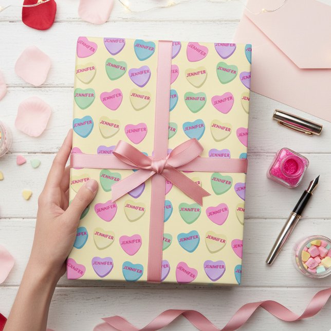 Papier Cadeau Nom personnalisé Coeurs bonbons - Jaune (Personalized Candy Heart Conversation Heart wrapping paper for Valentine's Day or Galentine's Day)